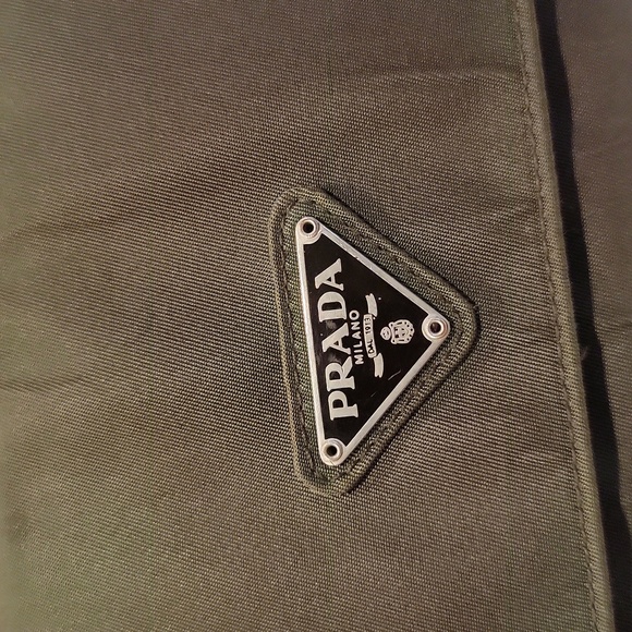 Authentic Prada Tessuto wallet with authenticity card - Picture 6 of 11